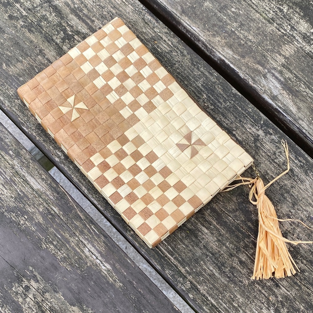 Vintage Hand-Woven Hawaiian Lauhala Clutch – Rare "Wahini" Novelty Lining.